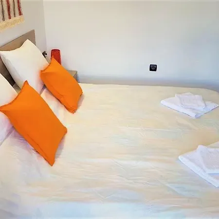 Arts - Beautiful For 8 Persons Guest house