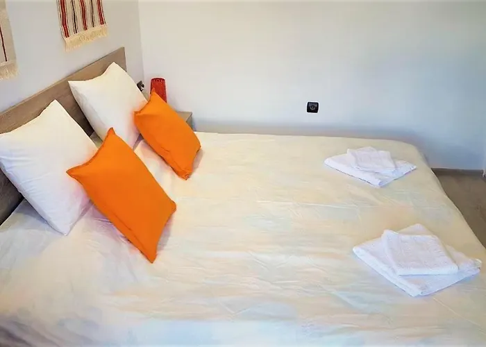 Arts - Beautiful For 8 Persons Guest house