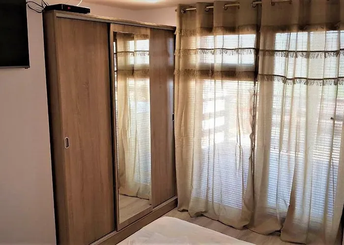 Arts - Beautiful For 8 Persons Guest house